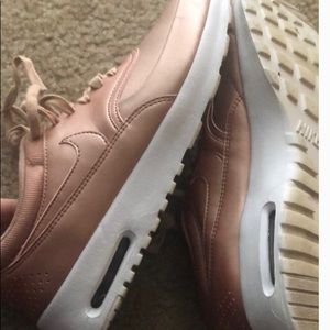 Nike Thea rose gold 9.5